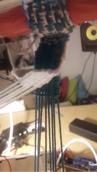 Detail of the braid with double weave when the two layers are exchanged.